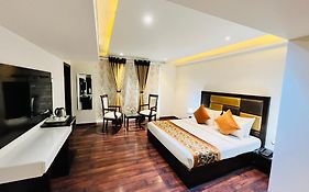 Hotel Aura Ip Grand By Qotel Karkardooma Metro Station New Delhi